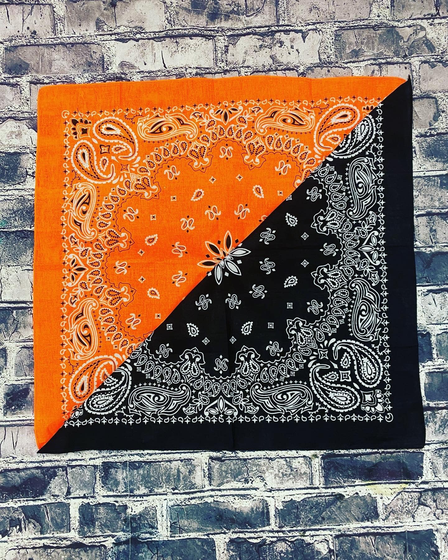 2 Colored Bandanas